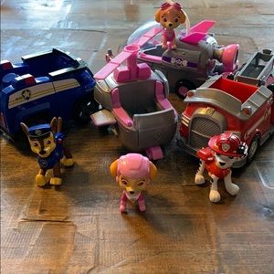 Paw Patrol vehicle and Collectible figures